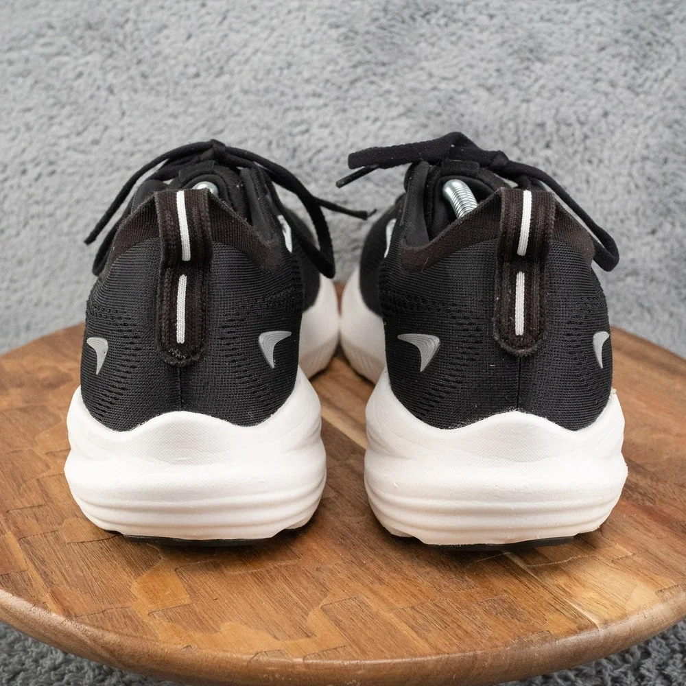 Brooks size 12